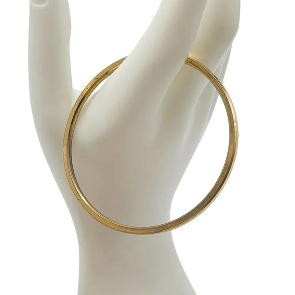 Trifari Bangle Bracelet Dainty Gold Tone Vintage READ ME - Picture 2 of 6